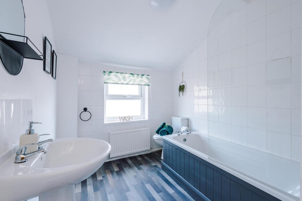 Spacious 2-Bed City-Centre Cottage In Chester By 53 Degrees Property - Ideal For Groups & Couples - Sleeps 6 Zewnętrze zdjęcie